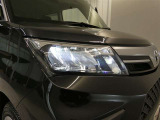 LEDヘッドライトです。デザイン性がよくとても明るいので、夜間の走行や悪天候でも安心です。しかも長寿命!