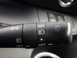 【オートライト】車外の明るさに応じて、自動的にライトの点灯・消灯をしてくれます。
