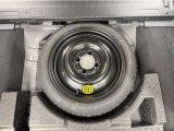 今ではオプションになってしまったスペアタイヤが装備されています。万が一の時に役立ちます☆☆