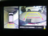 車両を上から見たような映像をディスプレイオーディオ画面に表示するパノラミックビューモニター