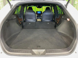 【パワーバックドア】スマートキーや運転席のボタンを押すだけでリアゲートが自動で開閉します!荷物を持っている時や、高い位置にあるバックドアを閉める際に便利な機能です♪