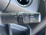 【オートライト(AUTO)】外の明るさをシステムが感知して、自動でヘッドライトが点灯します!ヘッドライトをつけ忘れを防ぐ便利機能です。