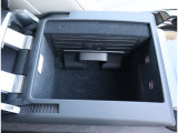 Audi正規ディーラーが高品質をお約束。高度な訓練・教育を受けたAudi専任メカニックが、100項目にもおよぶ精密な点検を実施。すべてクリアしたAudi車だけ、あなたのお手元に届けられるのです