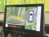 【パノラミックビューモニター】専用のカメラにより、上から見下ろしたような視点で360度クルマの周囲を確認することができます☆死角部分も確認しやすく、狭い場所での切り返しや駐車もスムーズに行えます。