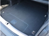 Audi正規ディーラーが高品質をお約束。高度な訓練・教育を受けたAudi専任メカニックが、100項目にもおよぶ精密な点検を実施。すべてクリアしたAudi車だけ、あなたのお手元に届けられるのです