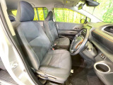 運転席シート廻りは使用感も少なく、良好な状態となっています。前オーナー様が丁寧に使っていたことがよくわかりますね。