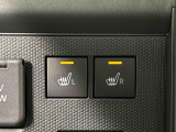 寒い日のドライブを快適にする運転席&助手席シートヒーターが付いてます。アクセサリーソケット(12V/120W)も装備されています。