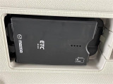 【ETC】有料道路を利用する際に料金所で停止することなく通過できる、ETC車載器(ノンストップ自動料金収受システム機器)が装備されています。セットアップを行うことで利用可能になります。