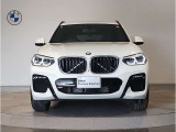 ☆BMWの代名詞とも言える【キドニーグリル】一目見ただけでBMW車であると認識できる確固たるアイコンとして存在感を放ちます☆