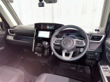 運転席まわりです。 各操作スイッチは使いやすい位置に配置されてます。