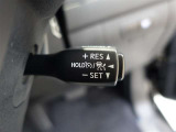 レーダークルーズコントロール(全車速追従機能付)付きです。車速に応じて追従支援してくれるので、ロングドライブも快適です。詳細は販売店スタッフまでおたずねください。