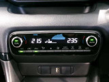 左右独立温度コントロールフルオートエアコンです。運転席、助手席それぞれで独立して温度設定ができます。冷え性の方が乗っても安心ですね♪