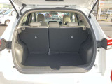 トランク(荷室)です!セカンドシートを折りたたむと長い荷物も収納できます。