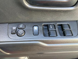 【電動格納ミラー&パワーウィンドースイッチ】室内から窓の操作もミラーの開閉も出来ますよ☆