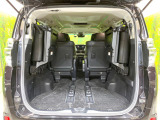 普段のお買い物や通勤、送迎等に十分な荷室スペースを確保しております。セカンドシートを倒すと、大きな荷物の積載も可能です♪