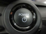 スマートキーシステムはキーをお持ちの方を車がオーナーと判断し、ドアロックの開閉もタッチ&握るだけ。エンジンスタートはブレーキを踏んでスタートボタンを押すだけ。