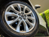 【純正19インチアルミホイール】外観にマッチした純正アルミホイールを装着しております。各種社外アルミホイールや、スタッドレスタイヤも取扱いしております。是非ご相談ください♪