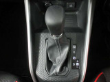 操作しやすいシフトレバーです。