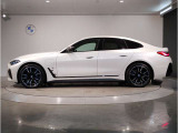 【拘りのFR】BMWが多く採用するFR車。ダイレクトでスポーティな加速感・シャープなハンドリングを実現。縦置きエンジンレイアウトにより、フラットで上質な乗り味です。