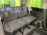 3列目シートはもちろん状態良好☆大人でもゆったりと座って頂けますので、大人数でのお出かけもラクラクです♪ご家族で、気の知れた仲間で、ドライブに行くのが楽しみですね♪