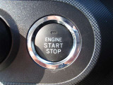 プッシュスタートです!鞄やポケットに鍵をしまったままでもエンジン始動やドアの開閉ができて便利ですよ!