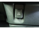 【アクセサリーソケット】12Vのカー用品等の電源供給が可能です。