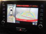パノラミックビューモニター付きです。車両を上から見たような映像をディスプレイオーディオ画面に表示。運転席からの目視だけでは見にくい、車両周辺の状況をリアルタイムでしっかり確認できます。