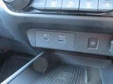 USBも2ポートありますので同乗者の方との同時充電もできますよ