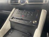 【左右独立オートエアコン】左右独立型、いわゆるデュアルエアコンです。運転席と助手席でそれぞれお好みの温度を設定可能です。