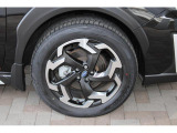タイヤサイズは225/55R18 純正アルミホイール装着です!