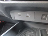 USBも2ポートありますので同乗者の方との同時充電もできますよ