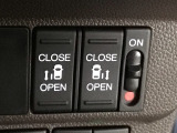 【両側パワースライドドア】両側がパワースライドドアになっており、運転席のスイッチやスマートキーでも開閉が可能です!開口部も広いので乗り降りも楽々♪