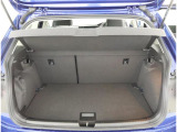 トランクルームです!片方ずつの椅子を倒すことが出来ます!長いお荷物でも積めます!