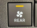 後部座席の方にも優しい、リヤヒーター付いてます。
