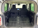 後席を格納すると、これだけの広さが!シーンに合わせたシートアレンジで、大きな荷物も積むことが出来ます♪