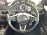 【ステアリング】軽い力で扱いやすいハンドルです。目立つ傷やスレなどなく綺麗な状態です!「プレミアム抗菌コートG」をいれていただくとさらに快適に!清潔なお車はお子様にも安心ですね!