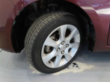 タイヤサイズは185/55R15。純正アルミです。