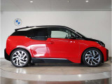 【BMWの伝統-3】BMWのお車は、&ldquo;駆け抜ける歓び&rdquo;を体現しております。走行の安定性とコーナリングの良さを追求し、思い通りにハンドルの操作可能です。