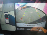 アラウンドビューモニター。上空から見下ろしているかのような映像を映し出して、駐車をスムースにアシストします。
