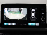 【バックカメラ】シフトを「R」の位置に入れると、自動的に画面がカメラ映像に切り替わり後方の視界をサポートする必須装備です!