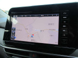 日産純正カーナビゲーション・大画面表示で地図も見やすく、初めての道もこれがあれば安心ですね。