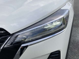 【LEDヘッドライト】悪天候や夜間走行時も良好な視界を確保し安心して運転できる高輝度LEDヘッドライトを装備!