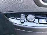 ドアミラーの鏡面の調節、格納は運転席からすべて操作できます!