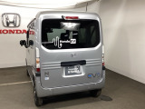 リアはプライバシーガラス付です。見た目もかっこいいですよね。また、太陽光を防ぐので冷房の効きを良くする効果もあるんです。エアコンを控えめにすれば燃費向上も見込めますよ。