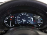 【明るく見やすいメーター】視認性が良く明るく見やすいメーター。運転者にとって見やすいメーターは運転していても疲れないですよね。