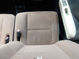 常に使うフロントシート。運転席は毎回使用する部分ですので、座り心地が重要です!ぜひ一度体感してみてください!