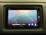 バックでの車庫入れも安心です! リアカメラが付いているバックモニター付のナビを装備しております。操作線もついており距離感も画面から確認できます。