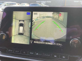自車を真上から見下ろすように映し出すので周囲の状況が分かるアラウンドビューモニター搭載。フロントカメラとしても使用できます。車庫入れなど苦手な人の頼りになる助っ人です。