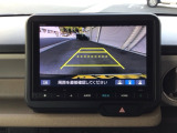 【バックカメラ】運転が苦手な方も車庫入れラクラクです!ギアをリバースに入れれば自動的に切り換わりますので、面倒な操作は不要です♪狭い駐車場もお車を傷つけず安心ですね!