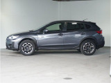 スバルの4WD(AWD)は直進安定性に優れ、日常走行から高速走行まで、さまざまなシーンで安心感に満ちた走りが愉しめます。それは悪路や泥道など左右のタイヤの路面状況が異なるシーンでも変わりません。